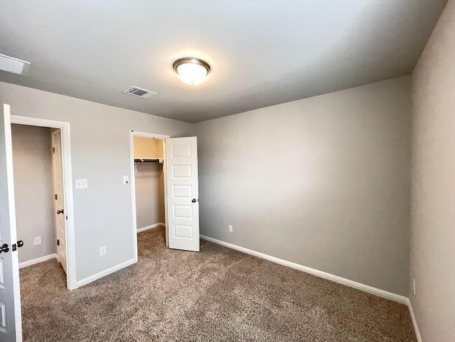Building Photo - 120 Drifter Ln