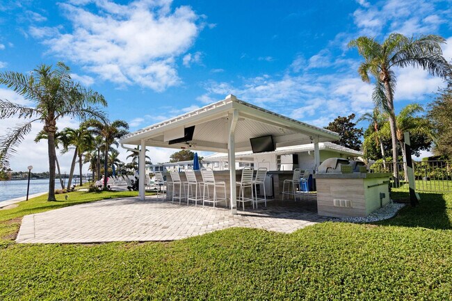 Building Photo - 6213 Bay Club Dr