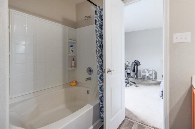 Building Photo - 5307 Viewpoint Dr