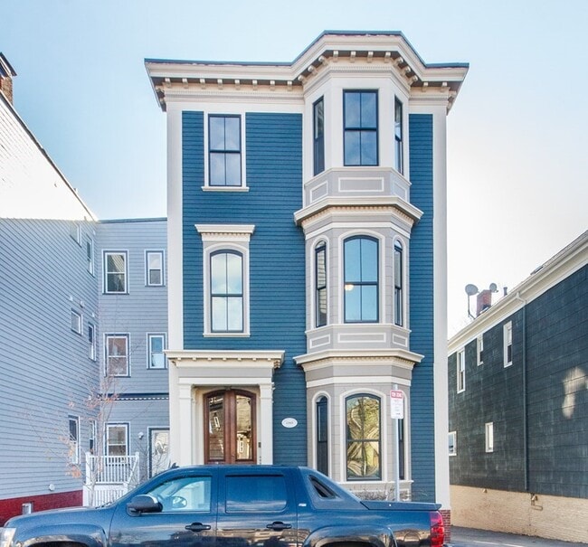 Building Photo - 61 Monmouth St