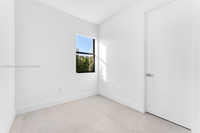Building Photo - 16703 Botaniko Dr S
