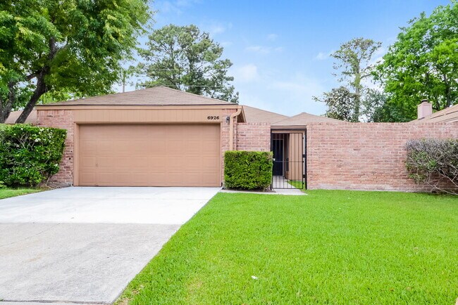 Building Photo - 6926 Bullinger Dr