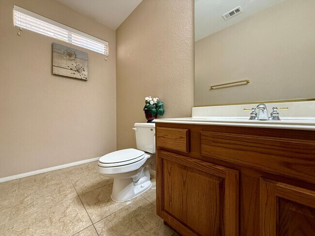 Building Photo - 2-Story Home  3 bedroom 2.5 bath in Gated Southern Highlands