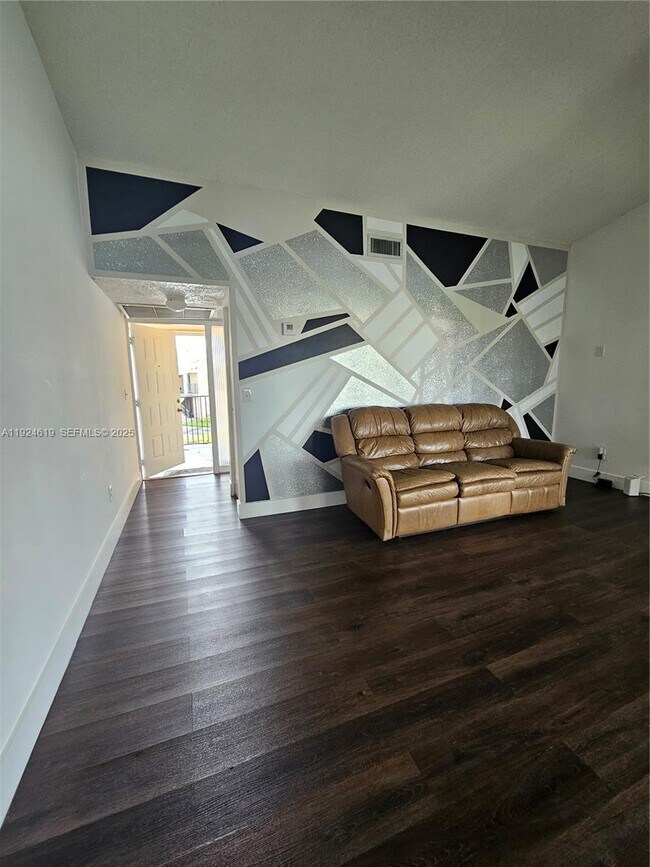 Building Photo - 1002 Adams Ave