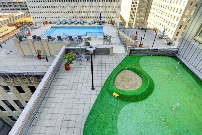 Building Photo - 914 Main St