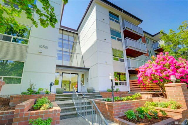 Front Entrance to Northgate VillaCondominiums - 10501 8th Ave NE