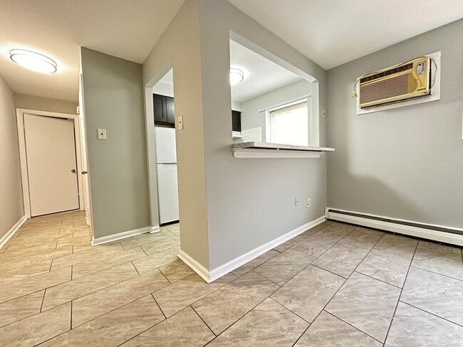 Primary Photo - 308 Main St