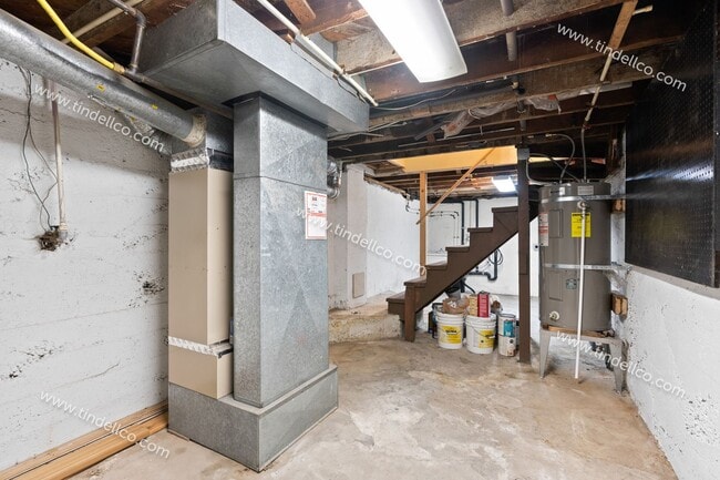 Building Photo - Darling 2 Bedroom North Tabor Home With Of...