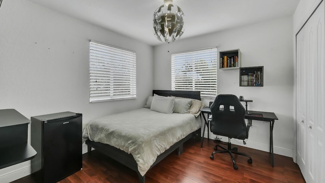 Building Photo - 2342 SE 10th St