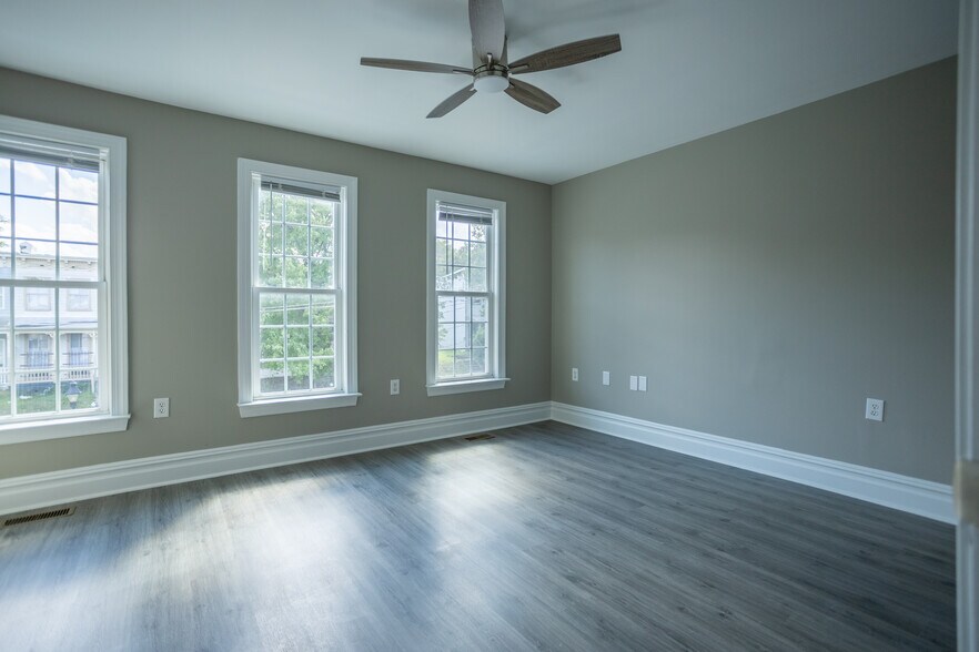 Building Photo - 1306 W Clay St