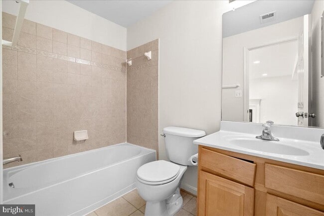 Building Photo - 927 Buttonwood Terrace NE