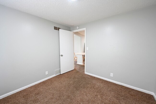 Building Photo - 425 W Cook Rd