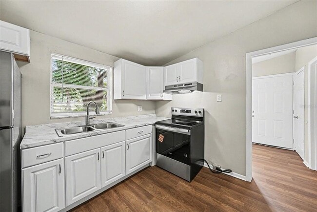 Building Photo - 4022 E Henry Ave