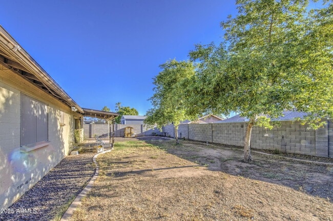 Building Photo - Move in Ready, Electricity Included!!