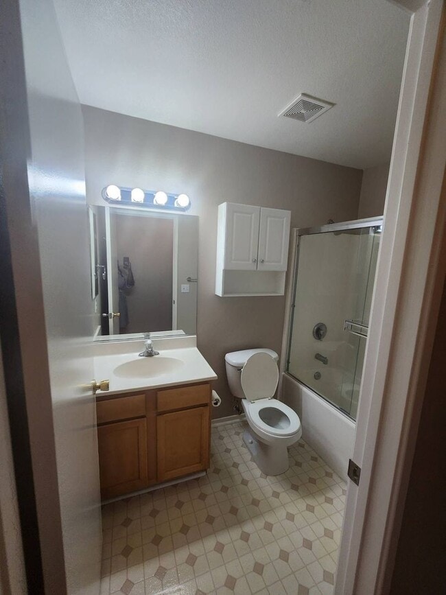 Building Photo - Don't Miss This Beautiful Desert Vista Home!