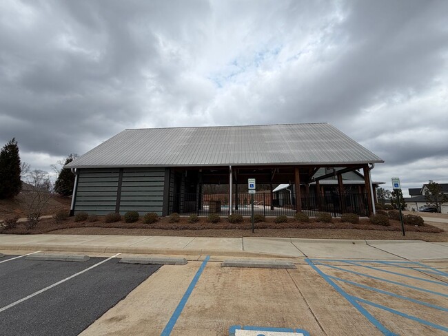 Building Photo - Spacious and Well Maintained 3 Bedroom Townhome in Woodward Oaks