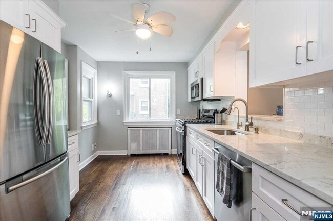 Building Photo - 354 Plaza