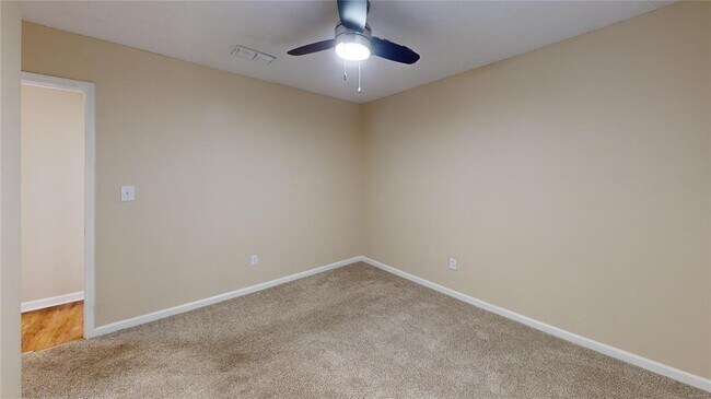 Building Photo - 710 Old Creek Rd