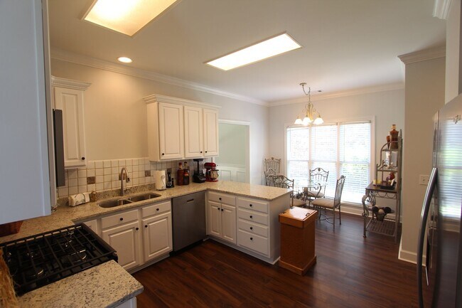 Building Photo - 4 Bedroom 2.5 Bath Lake Cyrus Beauty LOADE...