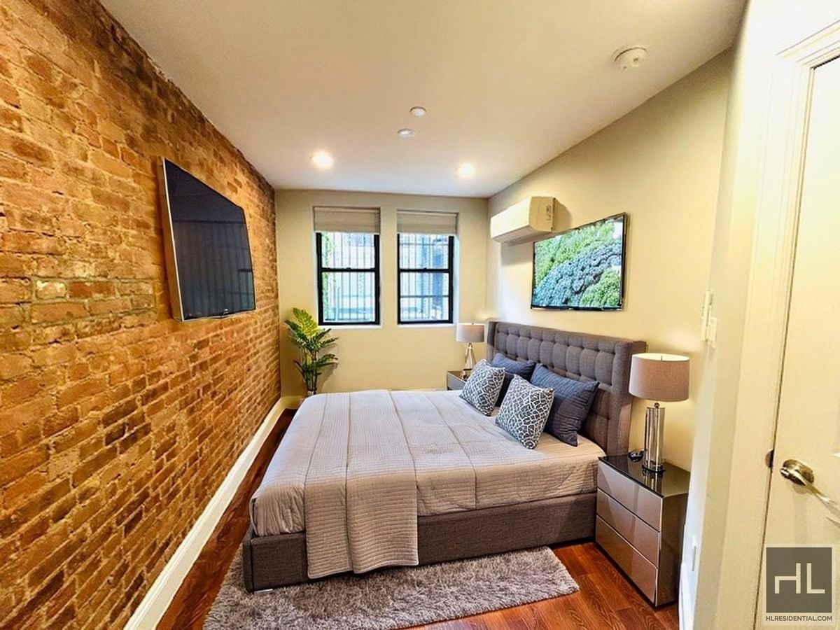 Building Photo - Enormous Striver's Row 2 Bedroom/Flex 3 Du...
