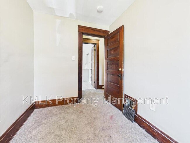 Building Photo - 701 Kling St