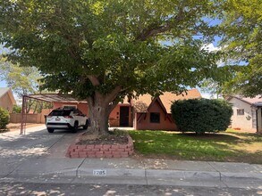 Building Photo - 3 bedroom 2 bath home in NE Albuquerque