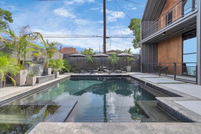 Building Photo - 2683 Blodgett St