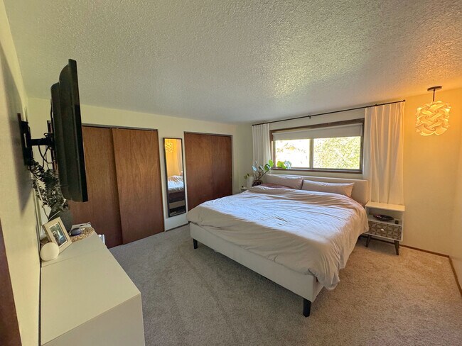 Building Photo - 15820 SE Harold Ave