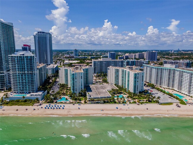 Building Photo - 3901 S Ocean Dr