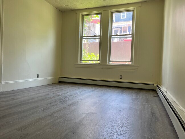 Building Photo - 42 Elm St