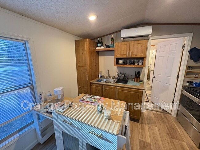 Building Photo - 910 Cedar Village Ln