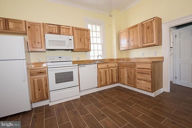 Building Photo - 9400 Justice Ln