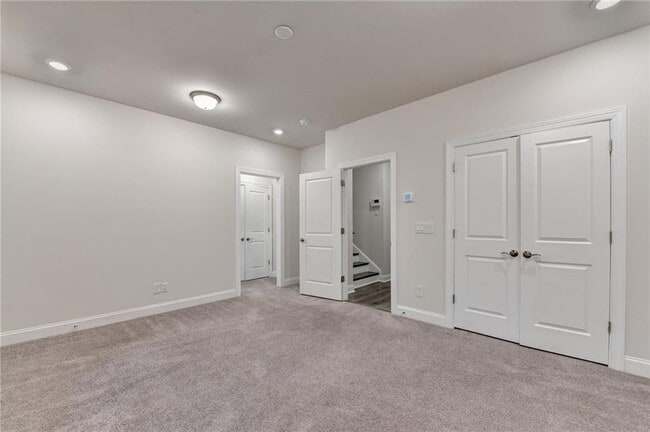 Building Photo - 3159 Clairebrooke Ave