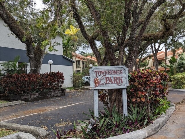 Building Photo - 3446 Oak Dr