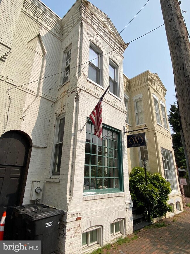 Building Photo - 114 S Pitt St