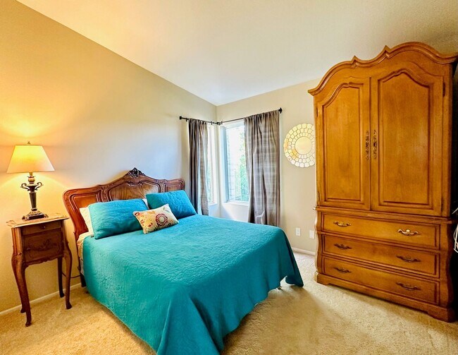 Building Photo - Picture Perfect Fully Furnished House! 3bd...