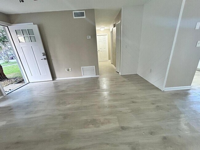 Building Photo - 3941 Wingward Ave