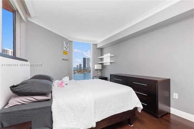 Building Photo - 3370 NE 190th St