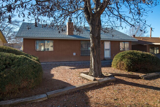 Building Photo - 7401 Scotts Pl NE