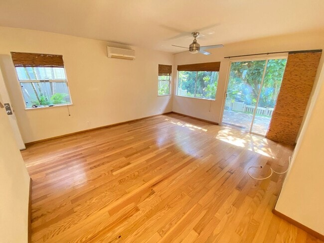 Building Photo - LOCATION, LOCATION, LOCATION!