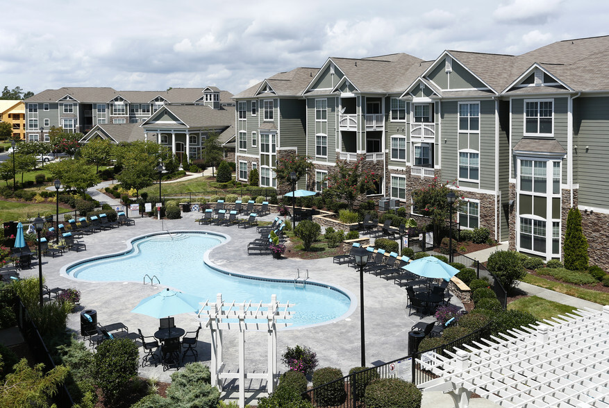 Community Pool - View at Legacy Oaks