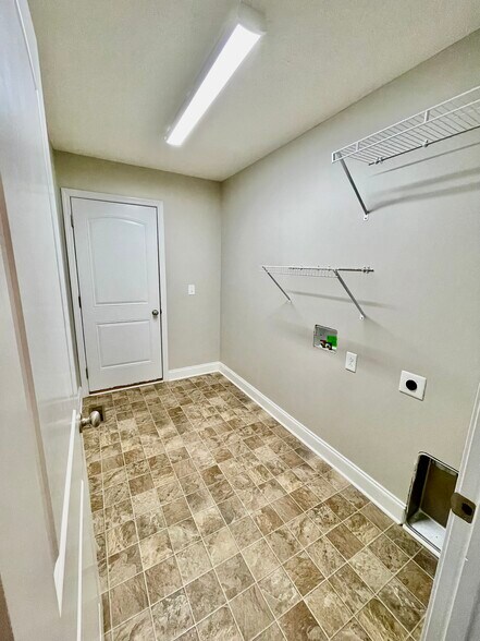 Building Photo - 362 Macer Ave