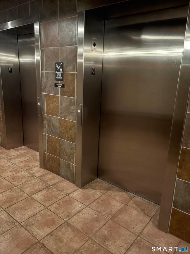 Building Photo - 145 Canal St E