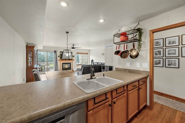 Building Photo - 2 Bedroom, 2-1/2 Bath Townhouse on Iowa City East Side!!