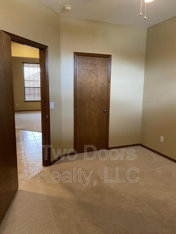 Building Photo - 636 SW 159th St