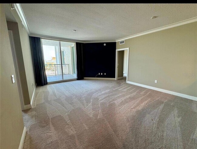 Building Photo - 800 N Tamiami Trl