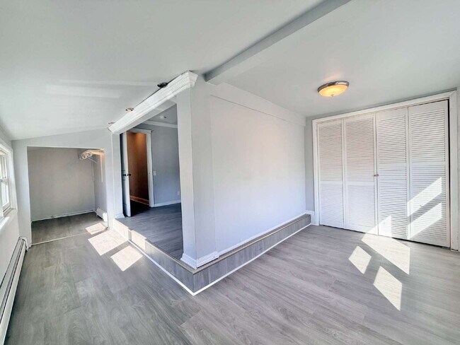 Building Photo - Move in ready, spacious, 4 bedroom, 3 bath single-family home available for rent in Hackensack, NJ.