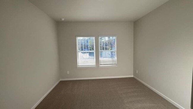 Building Photo - 26 Hemlock Ct