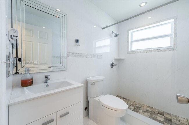 Building Photo - 1840 SW 135th Way