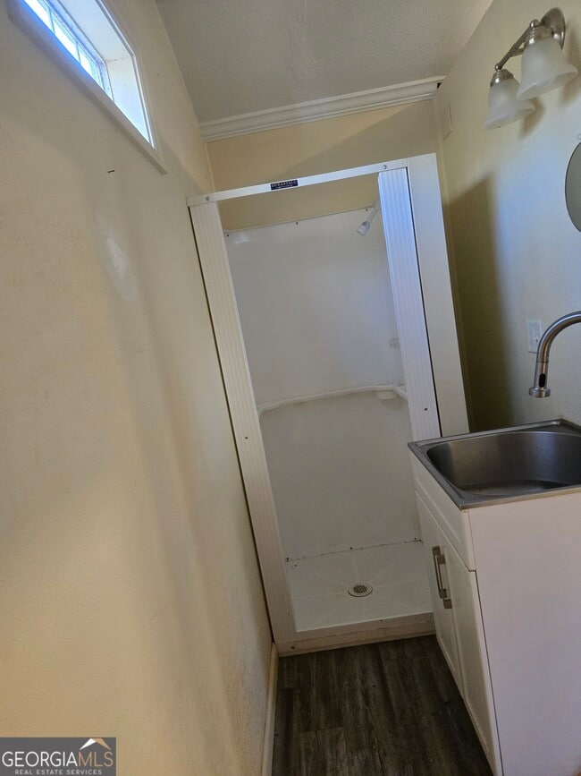 Building Photo - 105 WZ